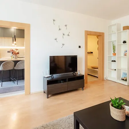 Apartmán Komarnicka With Balcony Bratislava